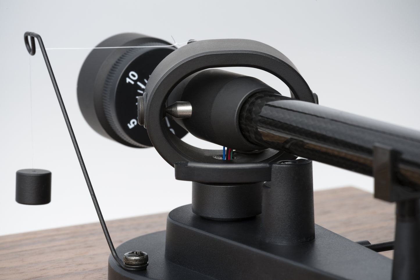 PRO-JECT DEBUT CARBON CLASSIC WITH ORTOFON 2M RED CARTRIDGE BLACK