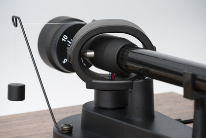 PRO-JECT DEBUT CARBON CLASSIC WITH ORTOFON 2M RED CARTRIDGE BLACK