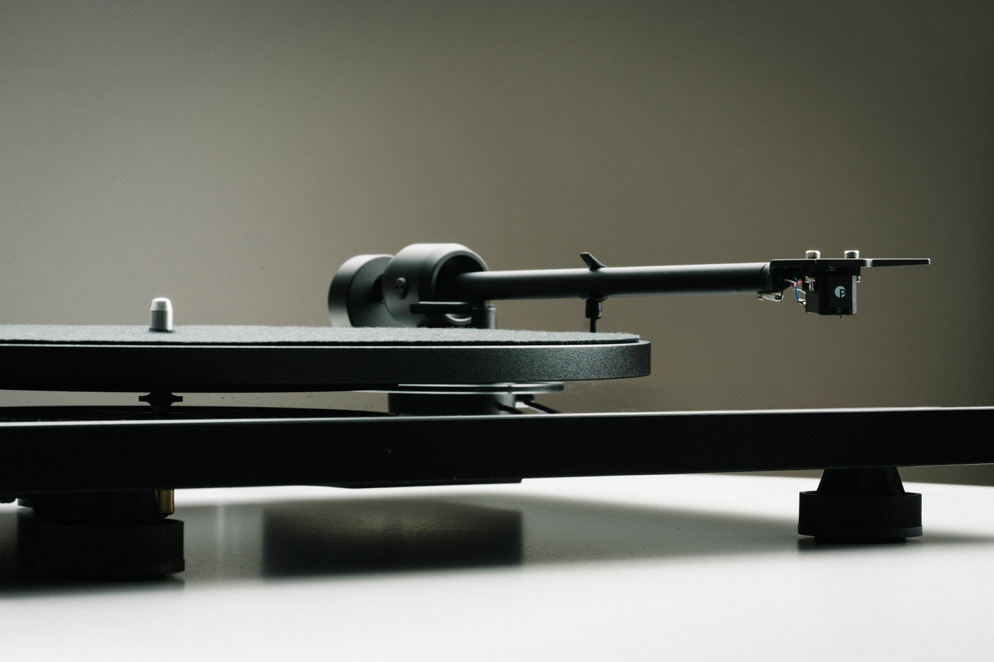 PRO-JECT E1.2 TURNTABLE WITH PICK IT MM E CARTRIDGE