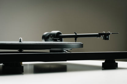 PRO-JECT E1.2 TURNTABLE WITH PICK IT MM E CARTRIDGE