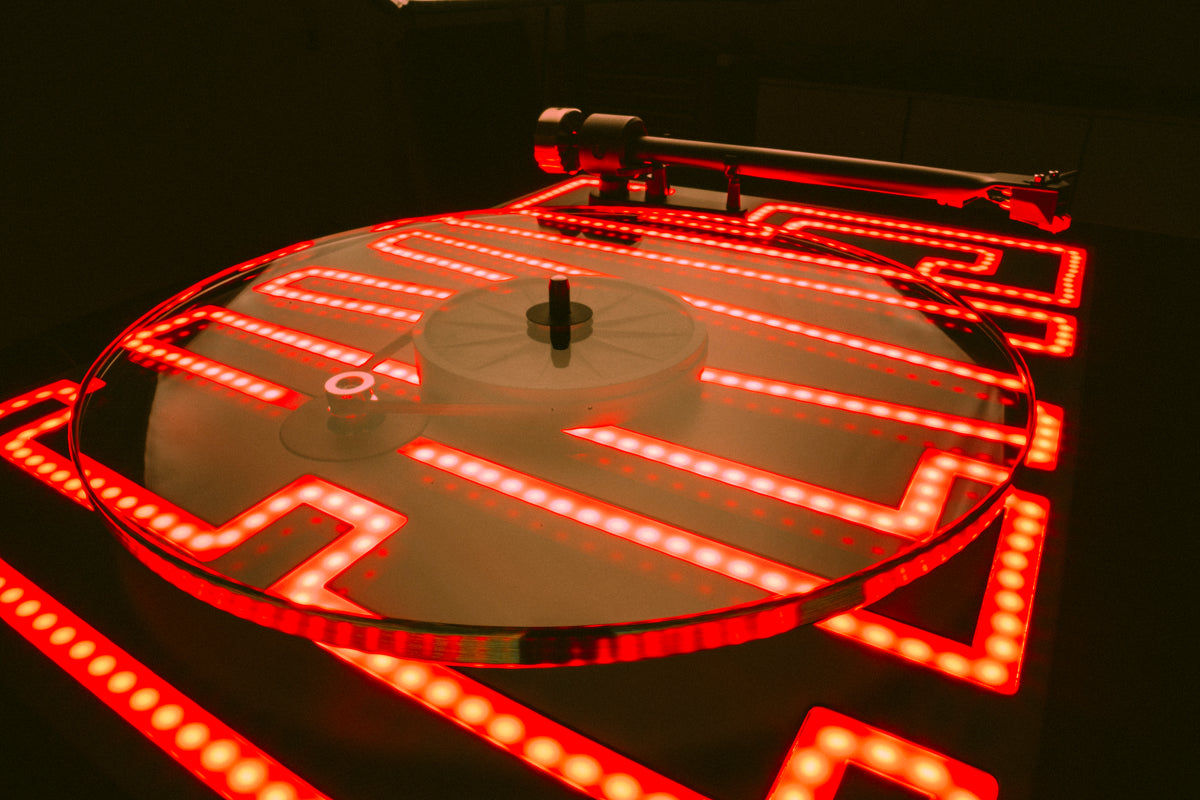 PRO-JECT ELVIS - SPECIAL EDITION TURNTABLE WITH SUMIKO RAINIER CARTRIDGE