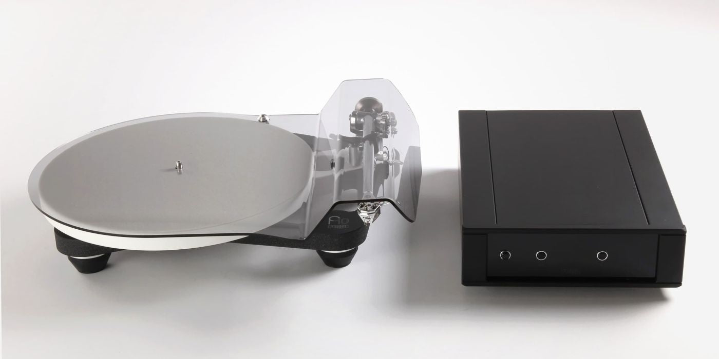 REGA PLANAR 10 TURNTABLE